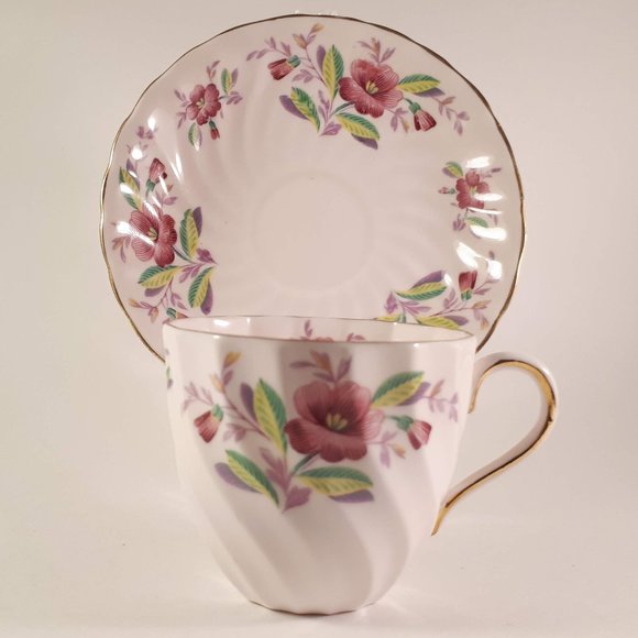 Beautiful Vintage Tuscan pink shaded floral bone china teacup and saucer 4223H - Picture 1 of 10